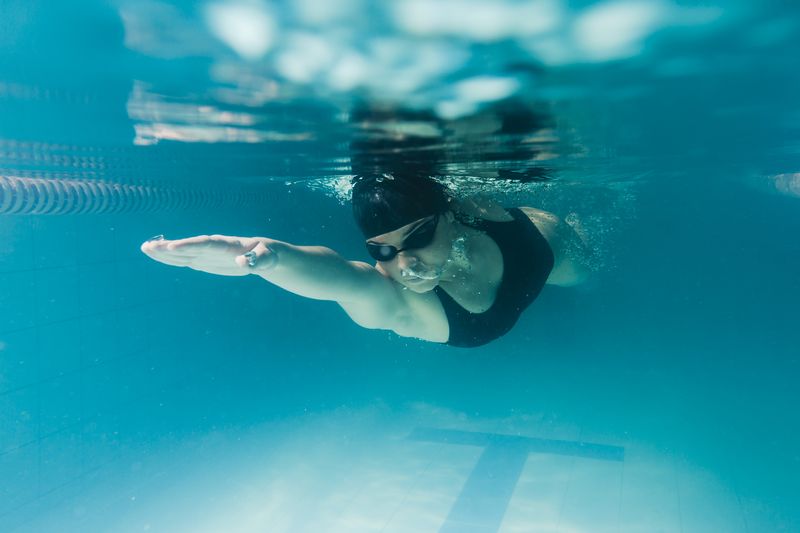 close-up-olympic-swimmer-underwater